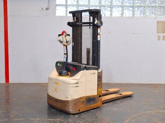 Pedestrian pallet stacker Crown ES4000-1.2 - 4