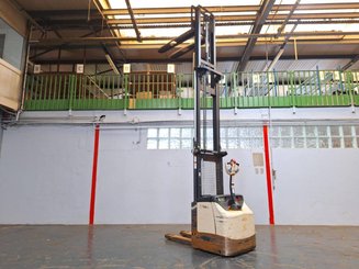 Pedestrian pallet stacker Crown ES4000-1.2