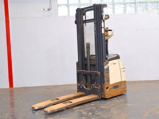 Pedestrian pallet stacker Crown ES4000-1.2 - 2