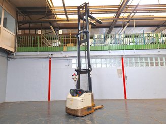 Pedestrian pallet stacker Crown ES4000-1.2