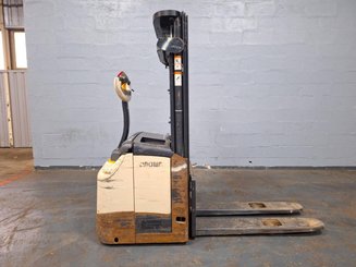 Pedestrian pallet stacker Crown ES4000-1.2