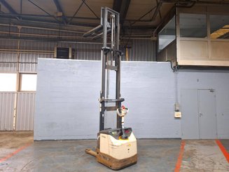 Pedestrian pallet stacker Crown ES4000-1.2