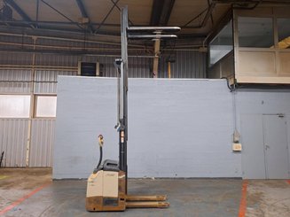 Pedestrian pallet stacker Crown ES4000-1.2