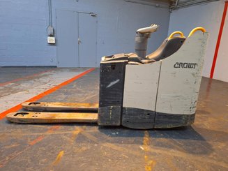Stand-on pallet truck Crown WT3040 - 4