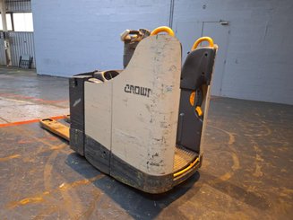 Stand-on pallet truck Crown WT3040 - 3