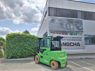 Four wheel front forklift Hangcha XC50i-600