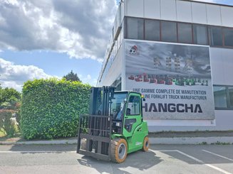 Four wheel front forklift Hangcha XC50i-600