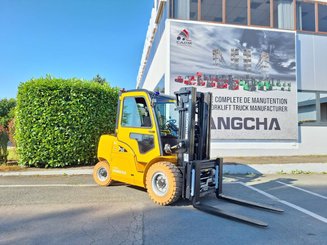 Four wheel front forklift Hangcha XE50i-600