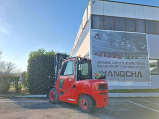 Four wheel front forklift Hangcha XF55G