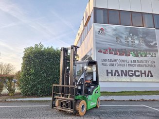 Four wheel front forklift Hangcha XC18i - 1