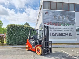 Four wheel front forklift Hangcha XF25G-2 - 1