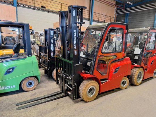 Four wheel front forklift Hangcha AE25 - 1