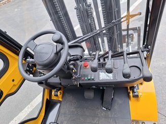 Four wheel front forklift Hangcha XE20Ci