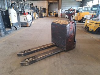 Pedestrian pallet truck Fenwick T18