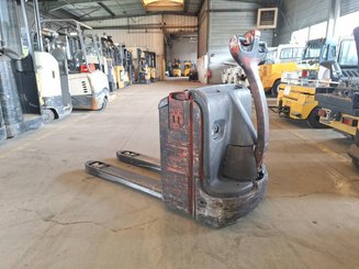Pedestrian pallet truck Fenwick T18