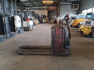 Pedestrian pallet truck Fenwick T18