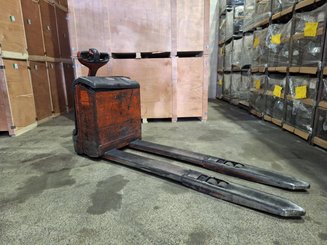 Pedestrian pallet truck Fenwick T18