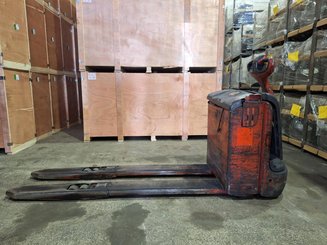 Pedestrian pallet truck Fenwick T18
