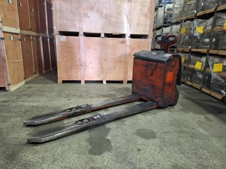 Pedestrian pallet truck Fenwick T18