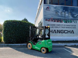 Four wheel front forklift Hangcha XC25i