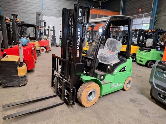 Four wheel front forklift Hangcha XC25i - 1