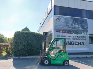 Four wheel front forklift Hangcha XC25i