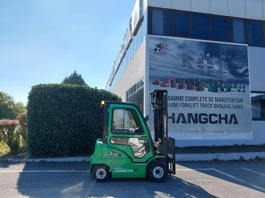 Four wheel front forklift Hangcha XC25i - 1