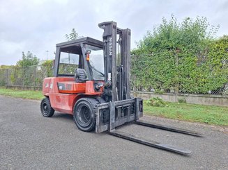 Four wheel front forklift Nissan F04D40Q - 1
