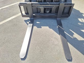 Four wheel front forklift Nissan F04D40Q - 12