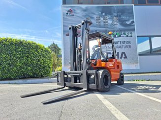 Four wheel front forklift Nissan F04D40Q - 1