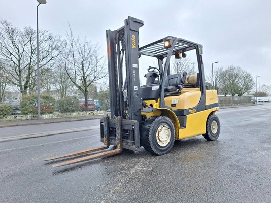 Four wheel front forklift Yale GLP40VX5 - 1