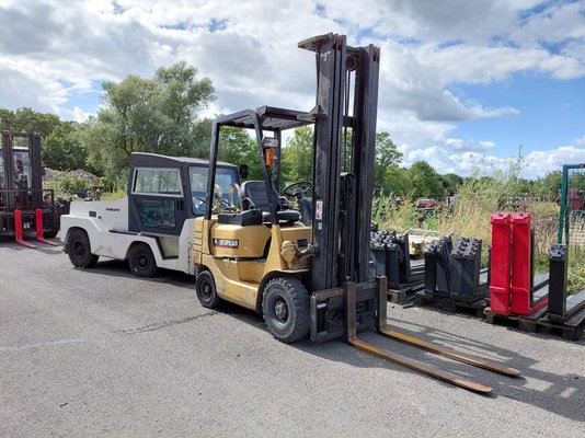 Four wheel front forklift Caterpillar GP18 - 1