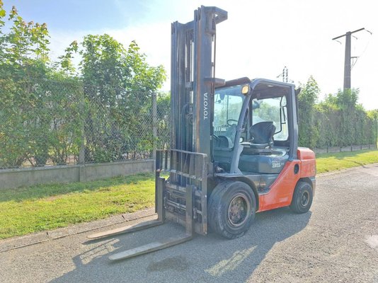 Four wheel front forklift Toyota 52-8FDJF35D - 1