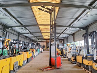 Pedestrian pallet stacker Fenwick L16