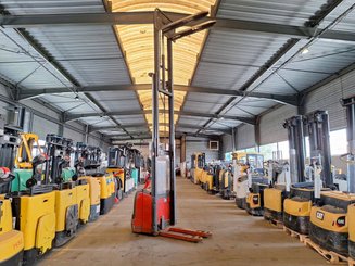 Pedestrian pallet stacker Fenwick L16
