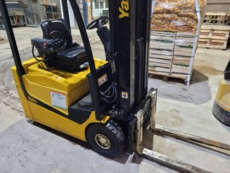 Three wheel front forklift Yale ERP15 - 1