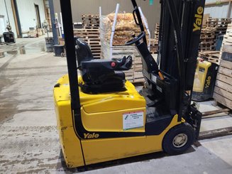 Three wheel front forklift Yale ERP15