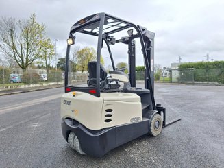 Three wheel front forklift Crown SCT 6000 - 3