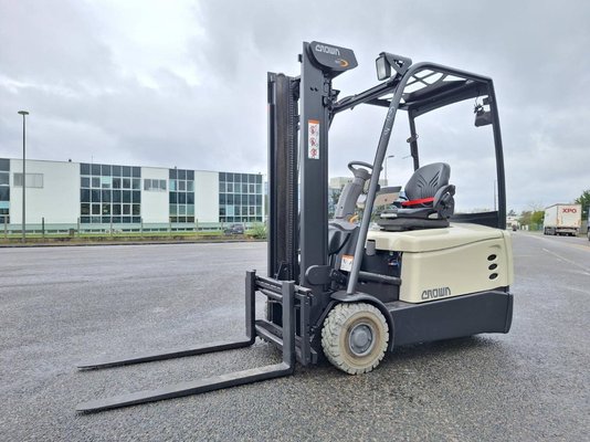 Three wheel front forklift Crown SCT 6000 - 1