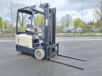 Three wheel front forklift Crown SCT 6000 - 1