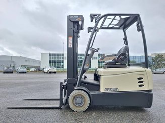 Three wheel front forklift Crown SCT 6000 - 5