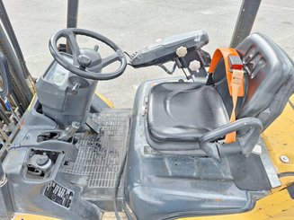 Four wheel front forklift Caterpillar GP25NTD