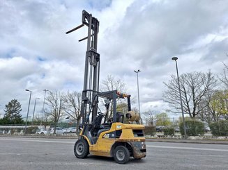 Four wheel front forklift Caterpillar GP25NTD