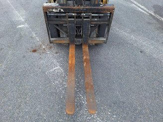 Four wheel front forklift Caterpillar GP25NTD