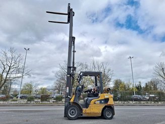 Four wheel front forklift Caterpillar GP25NTD