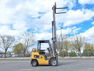 Four wheel front forklift Caterpillar GP25NTD
