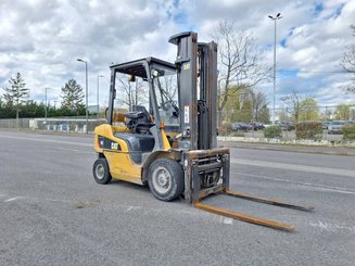 Four wheel front forklift Caterpillar GP25NTD