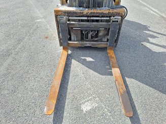 Four wheel front forklift Caterpillar GP25NTD