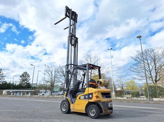 Four wheel front forklift Caterpillar GP25NTD