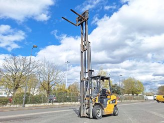 Four wheel front forklift Caterpillar GP25NTD